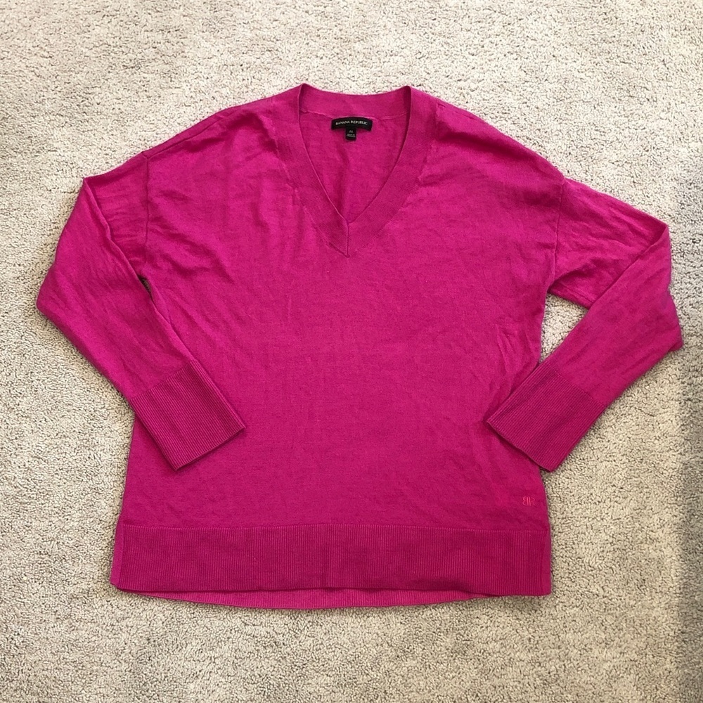 Banana Republic Womens Fuchsia V-Neck Sweater Sz M 100% Merino Wool Cozy Spring